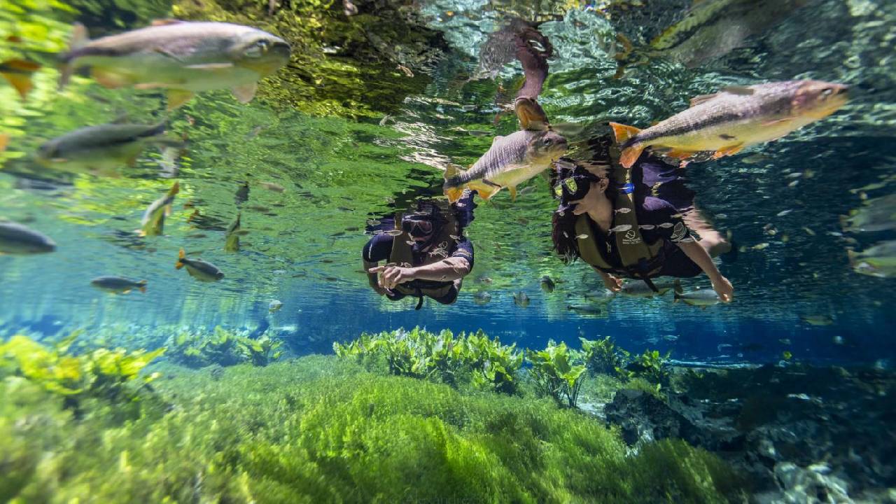 Azul destaca Bonito em revista de bordo com roteiro que une esporte e natureza