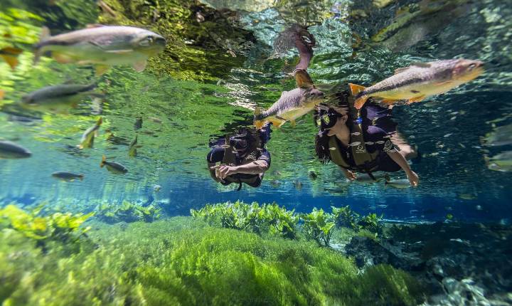 Azul destaca Bonito em revista de bordo com roteiro que une esporte e natureza