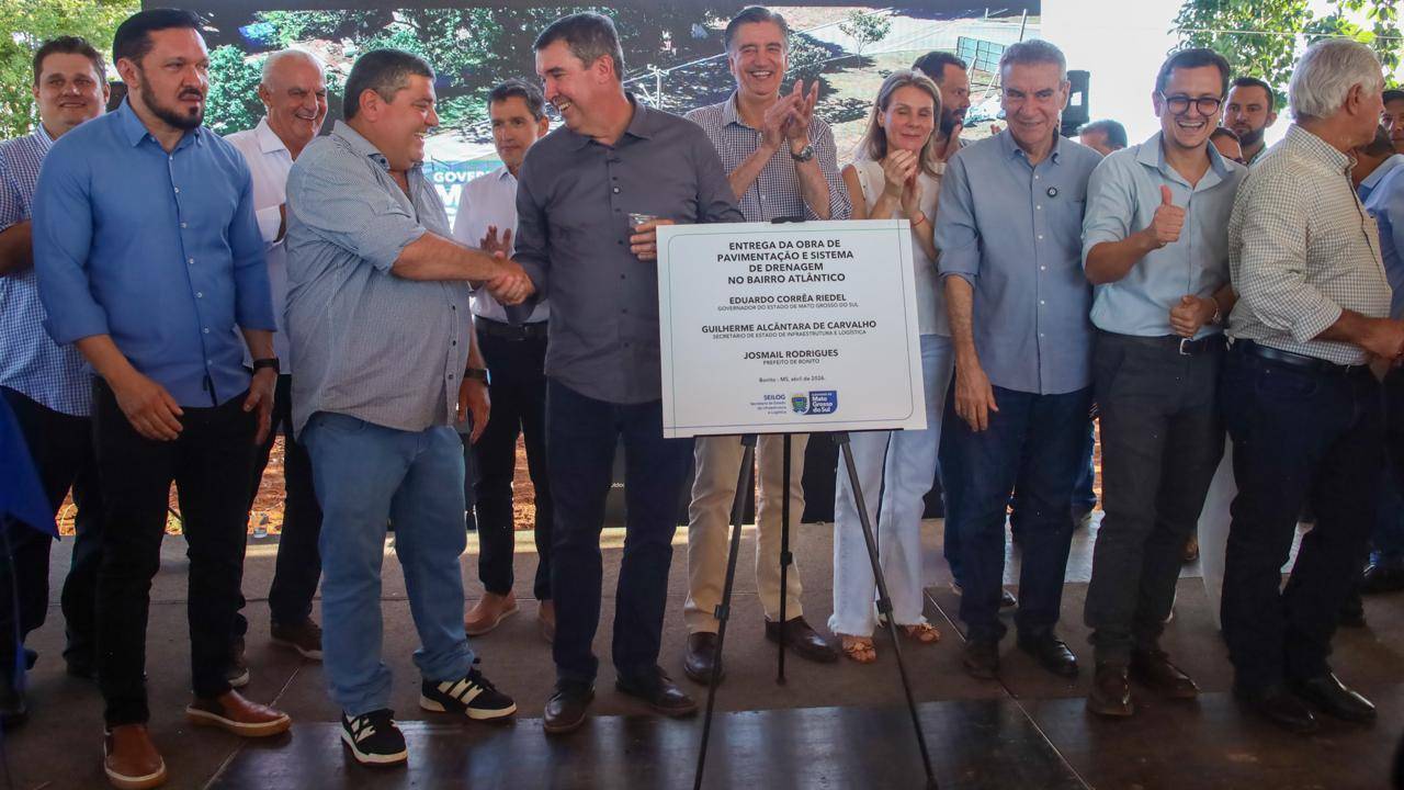 Governo de MS entrega pacote de obras em Bonito