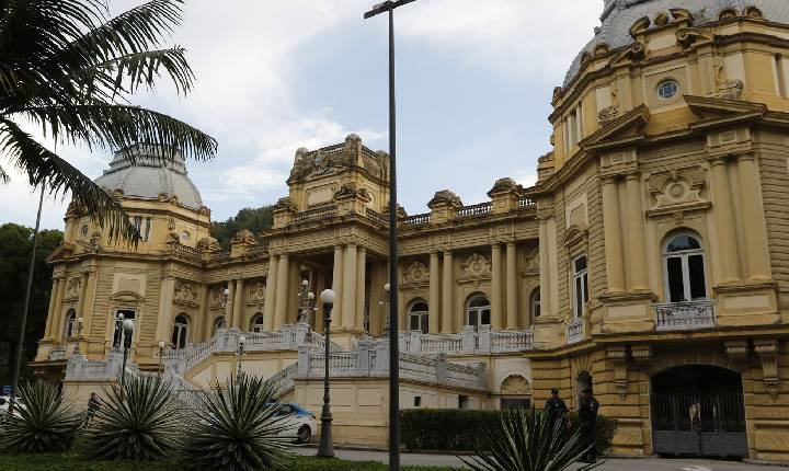 Entenda o que acontece no Rio com a renúncia de Claudio Castro