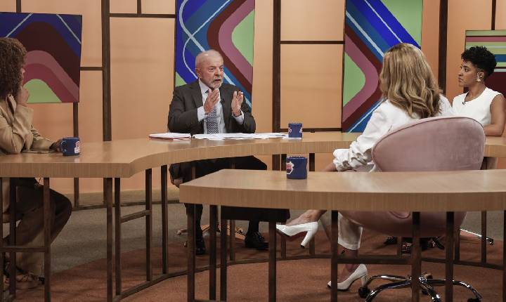 Lula diz que monitora preço dos combustíveis todos os dias