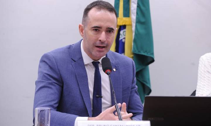 Novas regras para fundos de previdência de servidores dividem opiniões em debate na Câmara