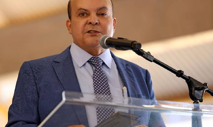 Oposição no DF pede impeachment de Ibaneis após citação por Vorcaro