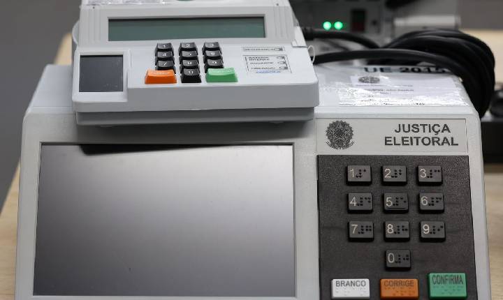 Pesquisa aponta que fake news sobre eleições miram urnas eletrônicas