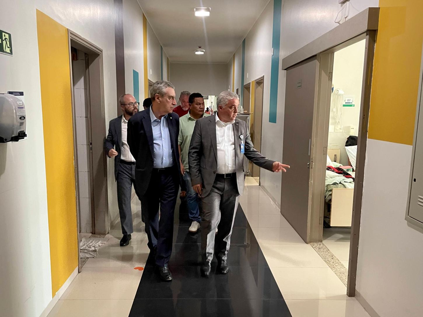 Após vistoria, Paulo Corrêa solicita recapeamento das pistas internas do Hospital Adventista do Pênfigo