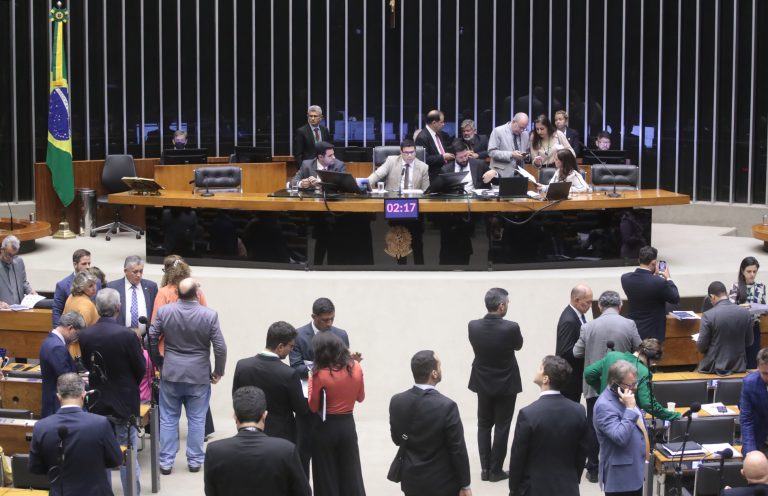 Câmara aprova texto-base de projeto sobre repasses da Lei Aldir Blanc; votação prossegue