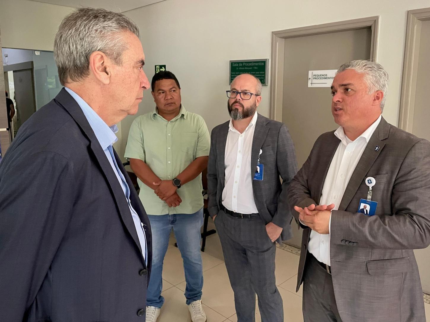 Paulo Corrêa apresenta indicação solicitando o recapeamento das pistas internas do Hospital Adventista do Pênfigo.