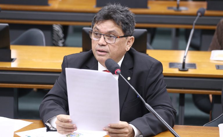 Novo presidente do Centro de Estudos e Debates Estratégicos da Câmara promete intensificar diálogo com a indústria