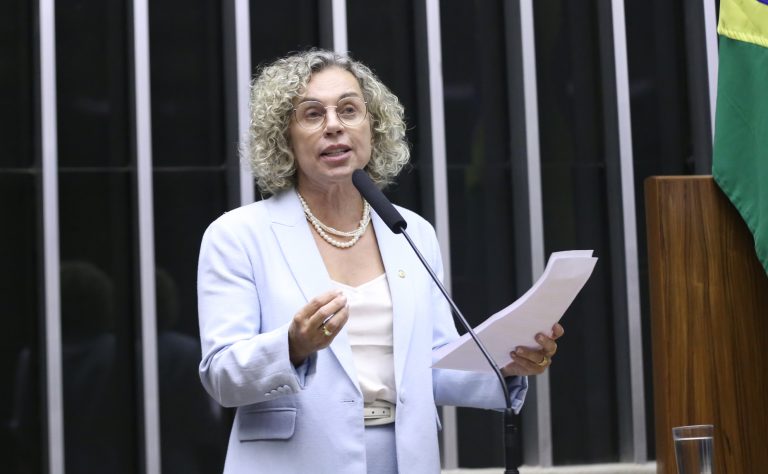 Projeto garante tratamento hormonal no SUS para mulheres que estão no climatério