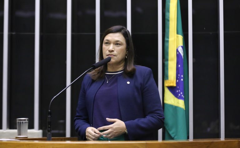 Comissão aprova criação de programa para vacinação de pacientes com câncer