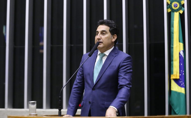 Comissão aprova medidas contra vídeos íntimos criados por inteligência artificial