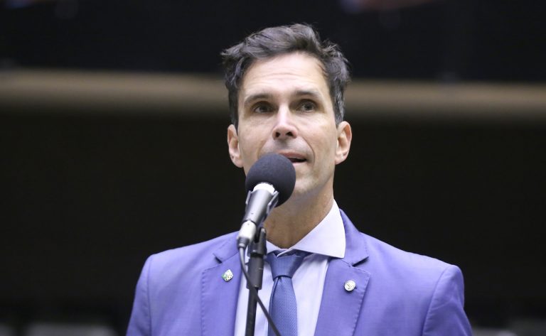 Comissão aprova projeto que prevê atividades esportivas nas escolas durante as férias