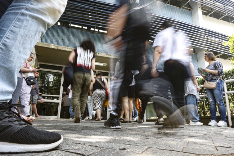 CNU 2025: mais de 760 mil candidatos fazem as provas objetivas hoje
