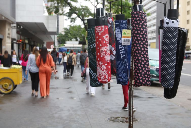 Frente fria chega a São Paulo a partir de segunda com chuvas e ventos