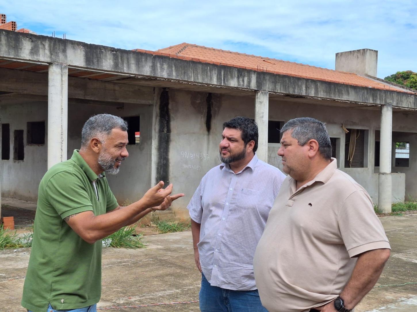 Prefeito Josmail Rodrigues fiscaliza obras da Creche da Vila Marambaia