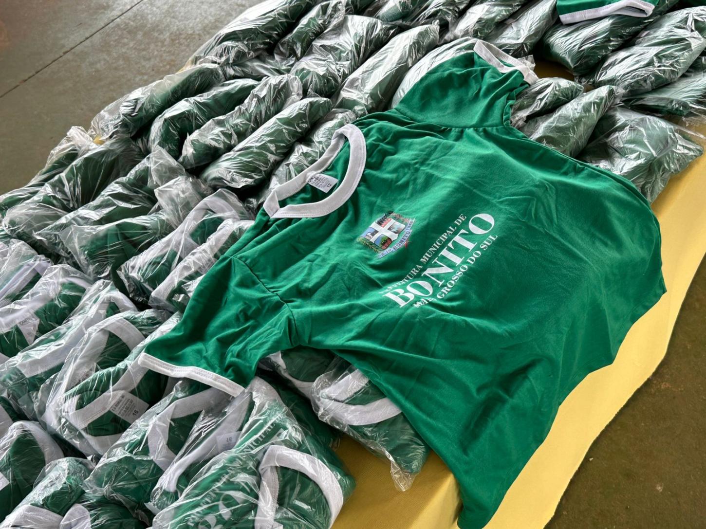 Prefeitura de Bonito realiza entrega de novos uniformes escolares na rede municipal