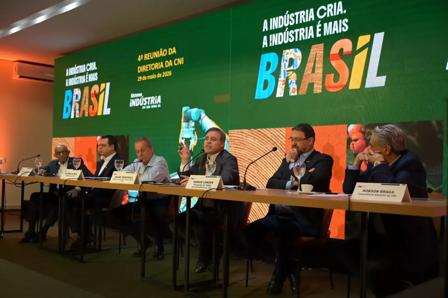 Em reunião da indústria, ministro André Mendonça defende estabilidade para atrair investimentos