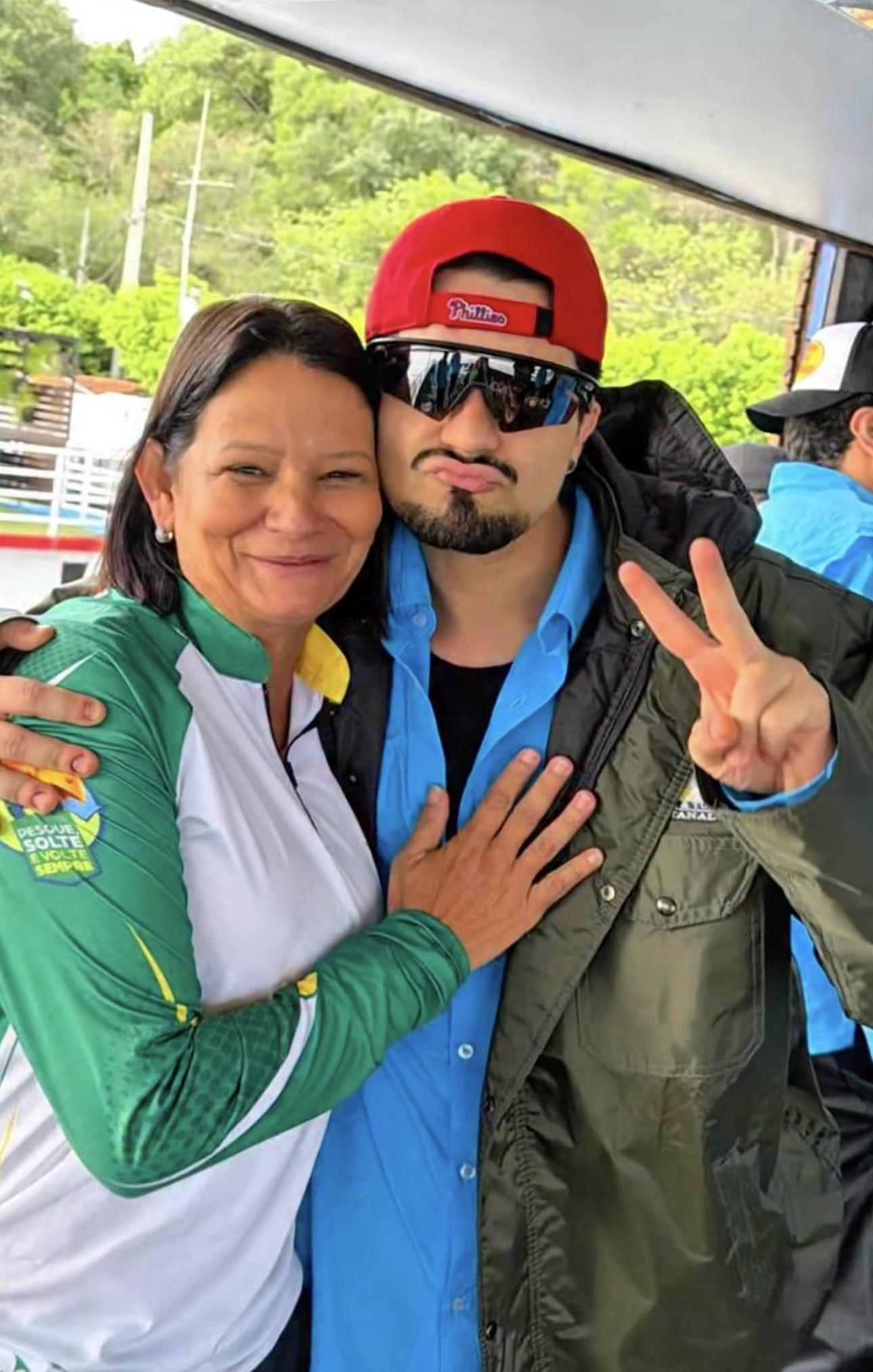 Cantor sertanejo curte folga em pescaria no Rio Paraguai 